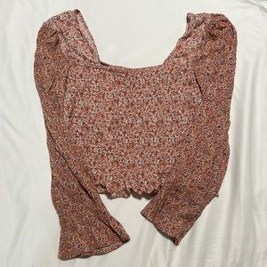 Sim & Sam ruched, long-sleeve top. Size medium.